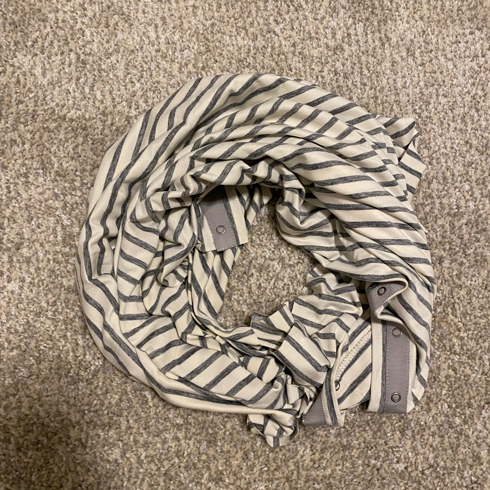 Nuroo Nursing Scarf